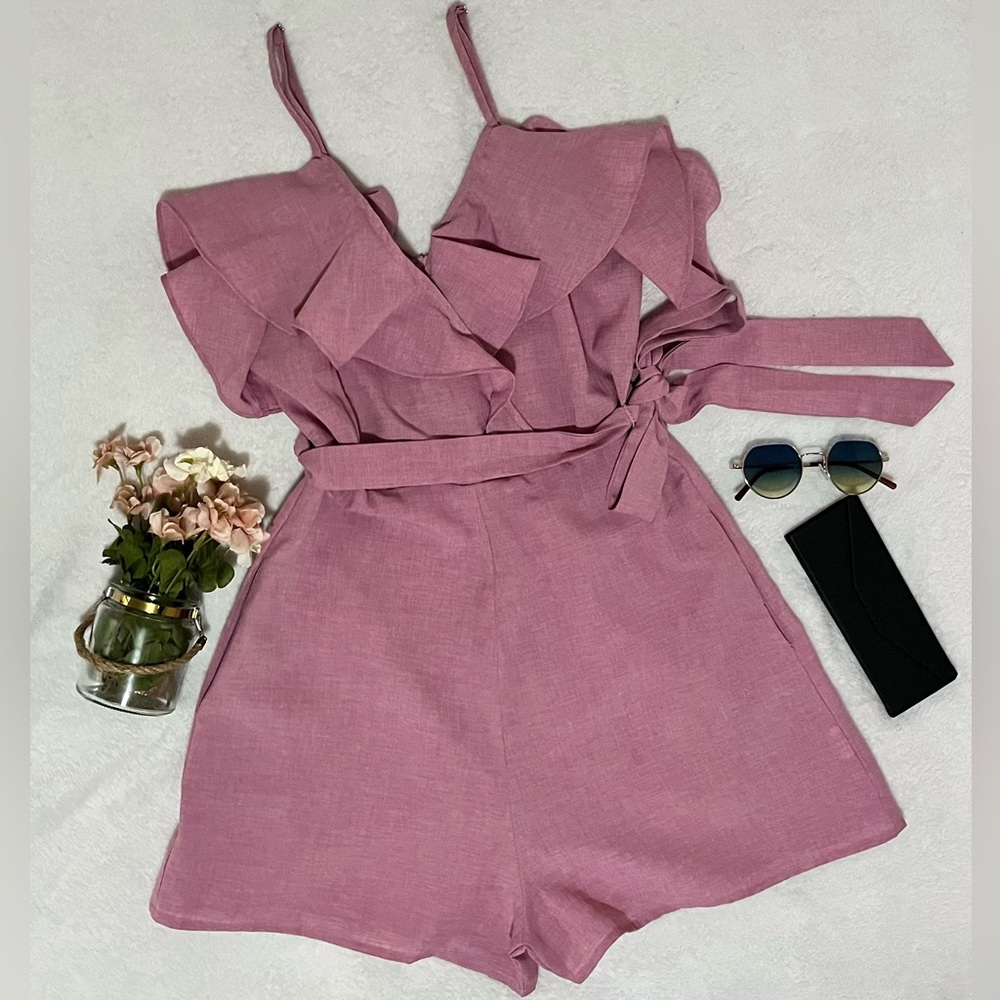 Cute Rose Ruffle Romper🌷 Brand: NobleU Size: Small Color: Pink